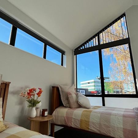 Luxury 2 Bedroom By St James Park Крайстчърч Екстериор снимка