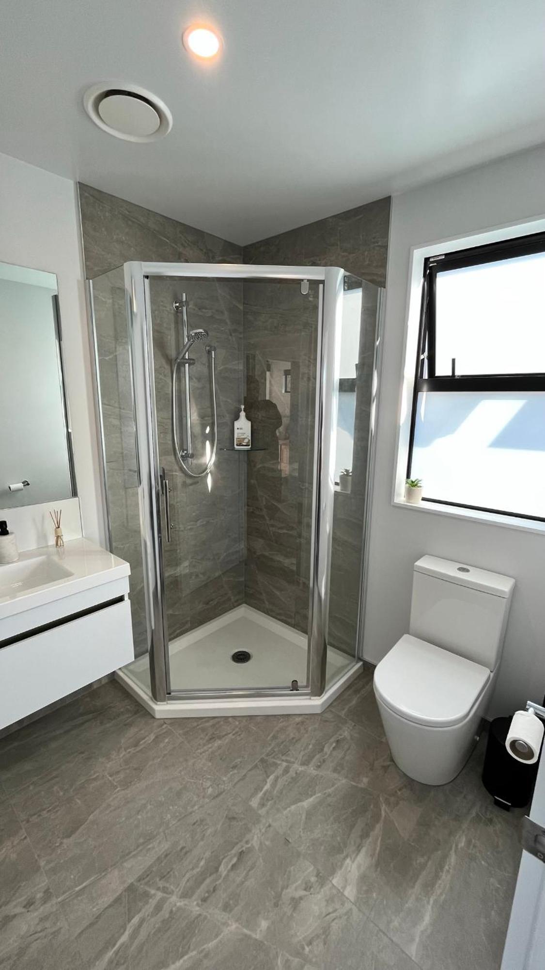 Luxury 2 Bedroom By St James Park Крайстчърч Екстериор снимка