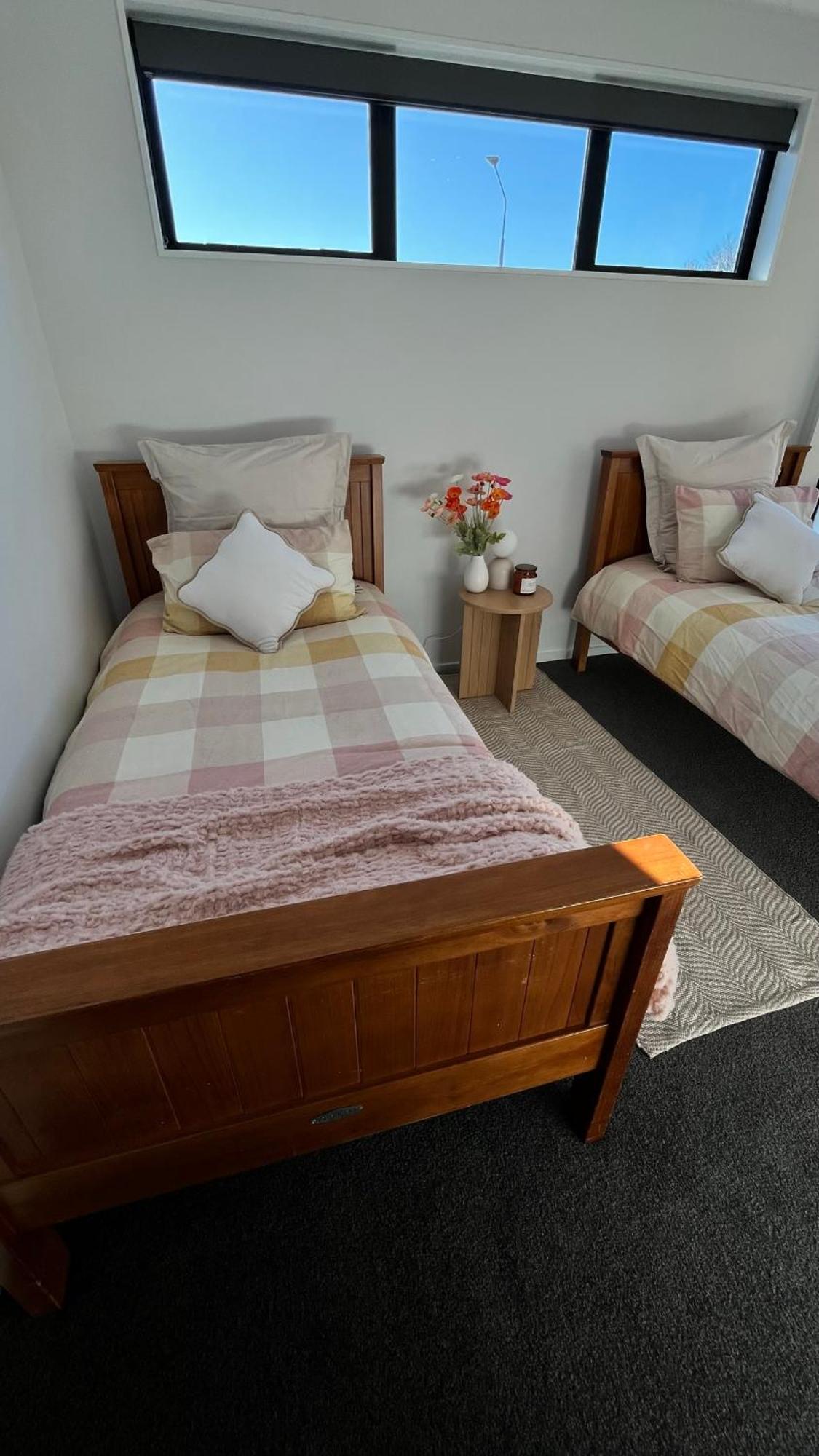 Luxury 2 Bedroom By St James Park Крайстчърч Екстериор снимка