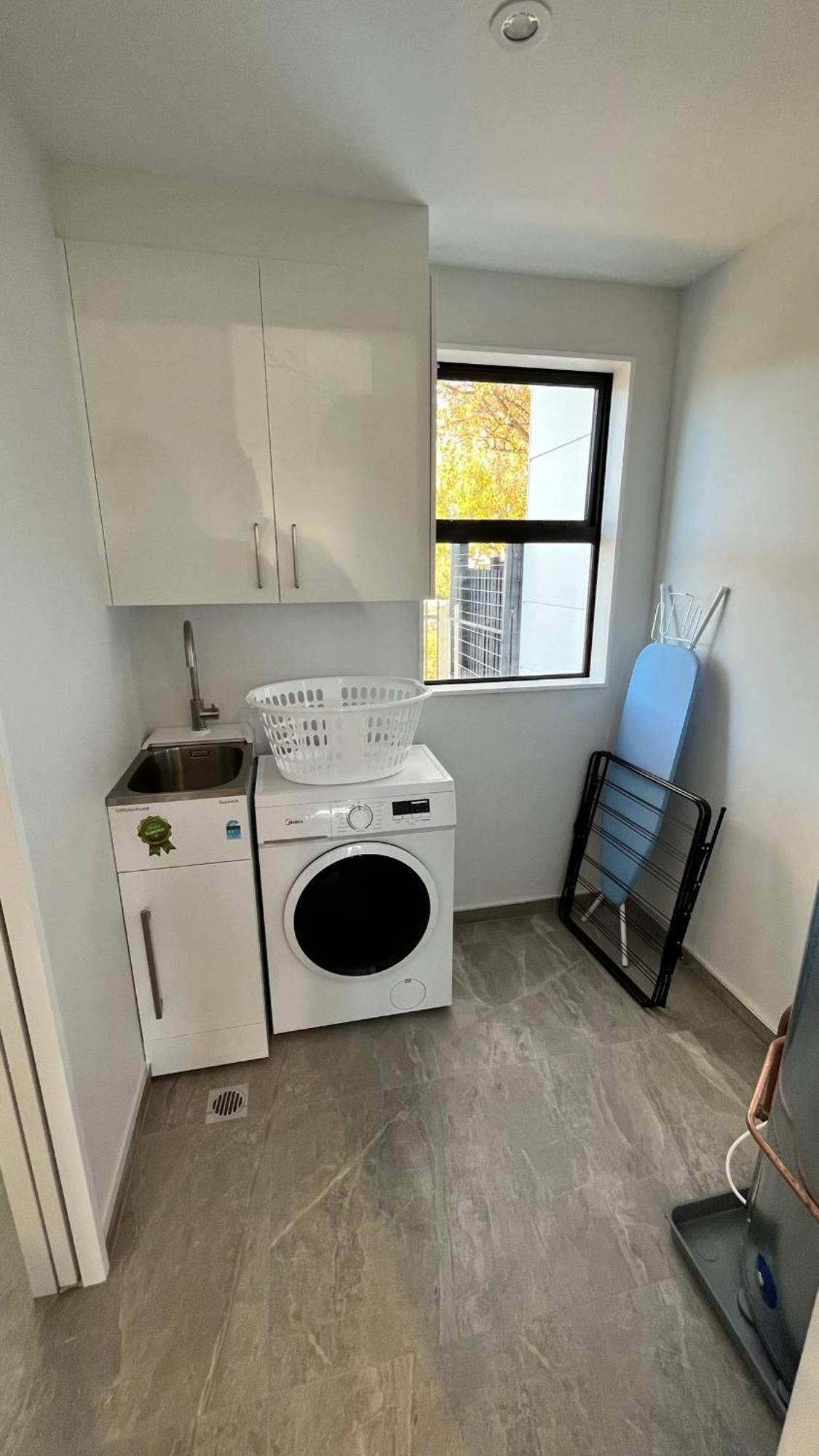 Luxury 2 Bedroom By St James Park Крайстчърч Екстериор снимка