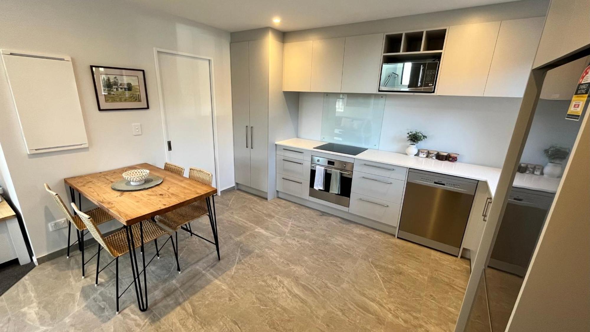 Luxury 2 Bedroom By St James Park Крайстчърч Екстериор снимка