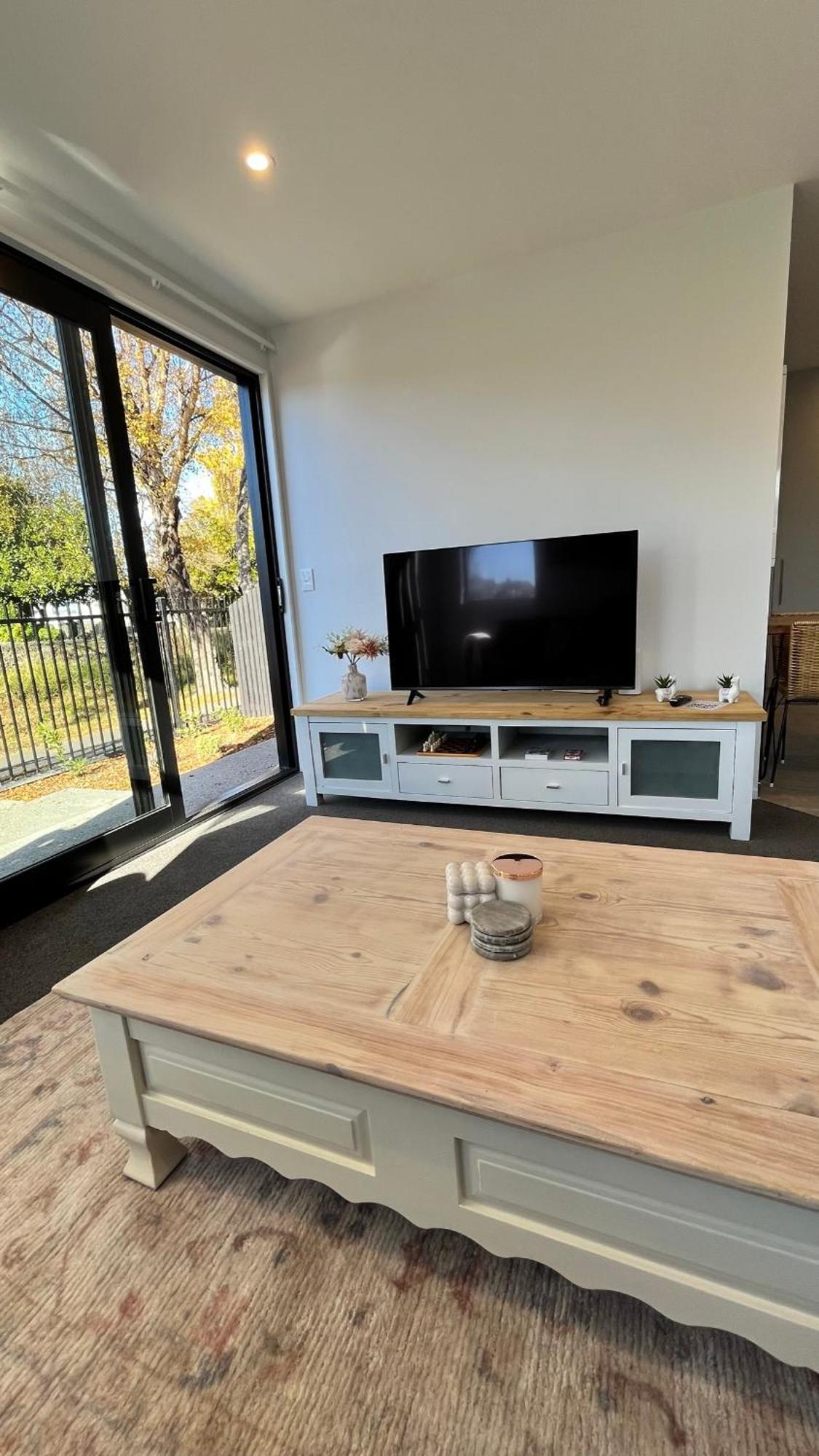 Luxury 2 Bedroom By St James Park Крайстчърч Екстериор снимка